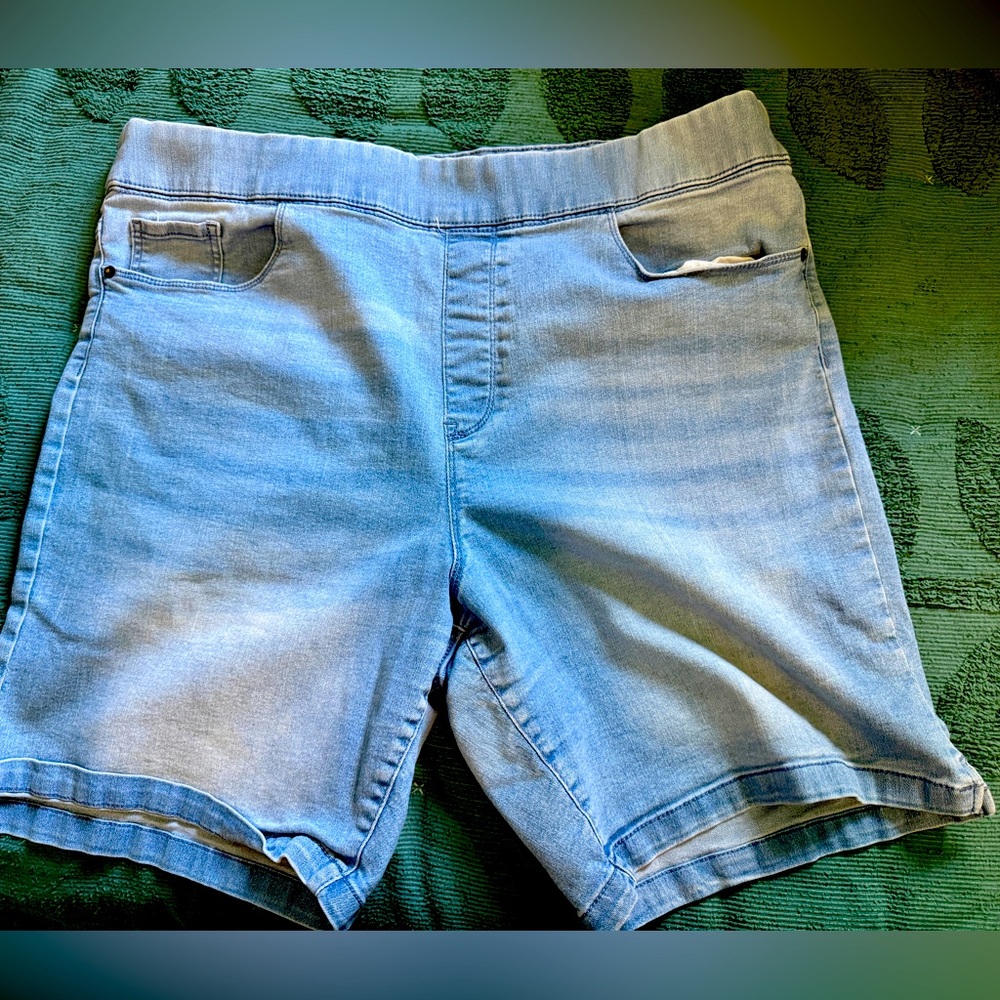 Bundle of 3 
1 DKNY Light Blue Denim Jeans
1 Black shorts
1 Blue/white striped